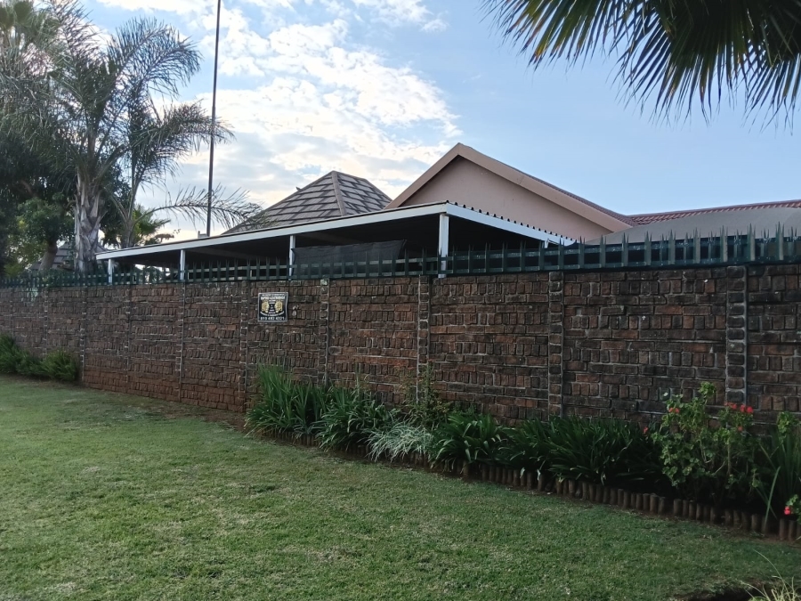5 Bedroom Property for Sale in Randpoort Gauteng
