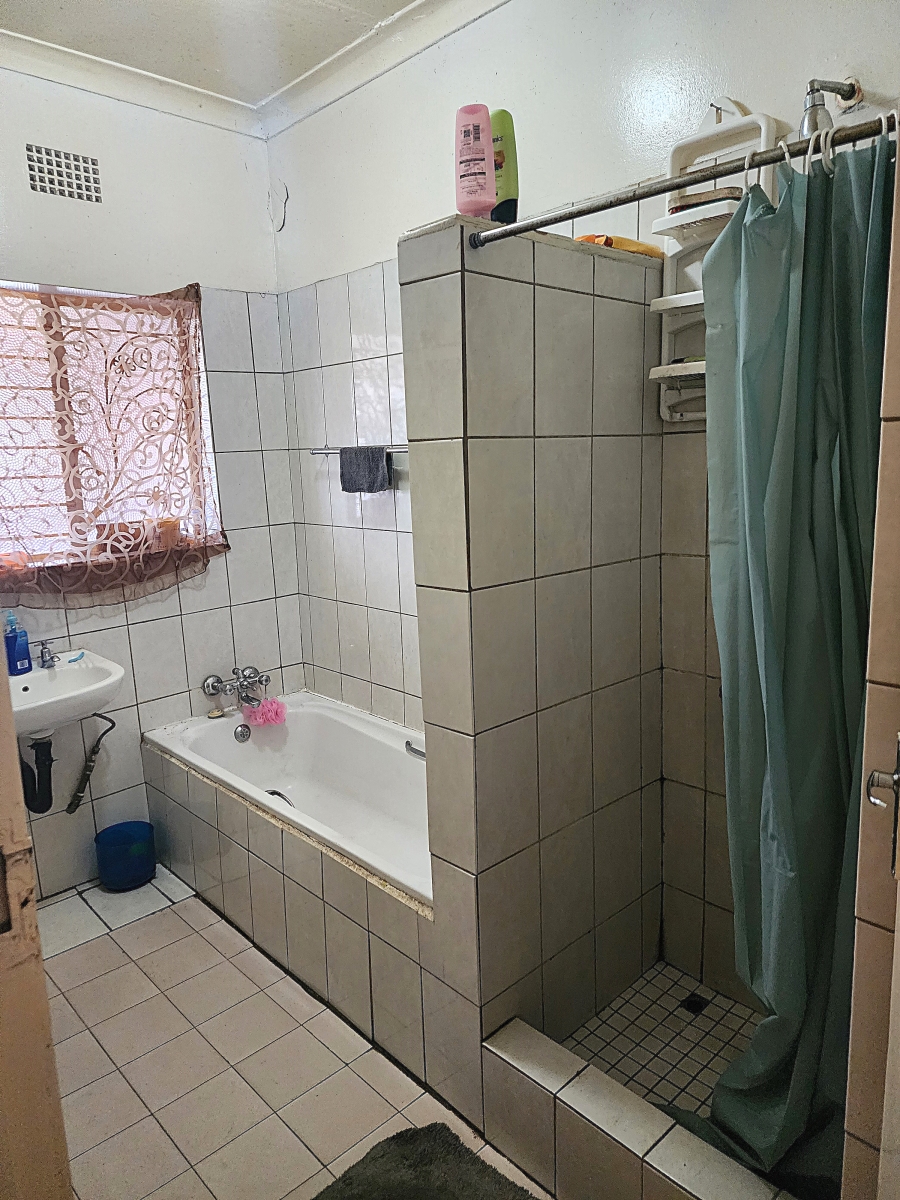 6 Bedroom Property for Sale in Wentworth Park Gauteng