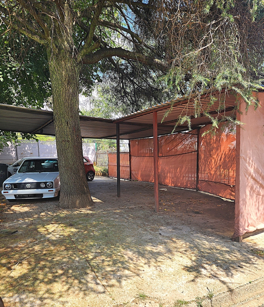 6 Bedroom Property for Sale in Wentworth Park Gauteng