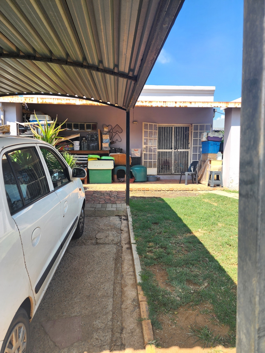 6 Bedroom Property for Sale in Wentworth Park Gauteng