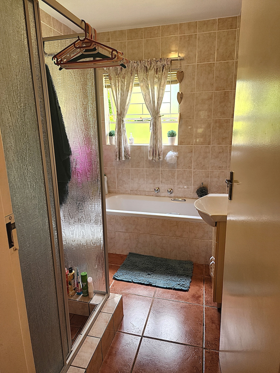 3 Bedroom Property for Sale in Radiokop Gauteng