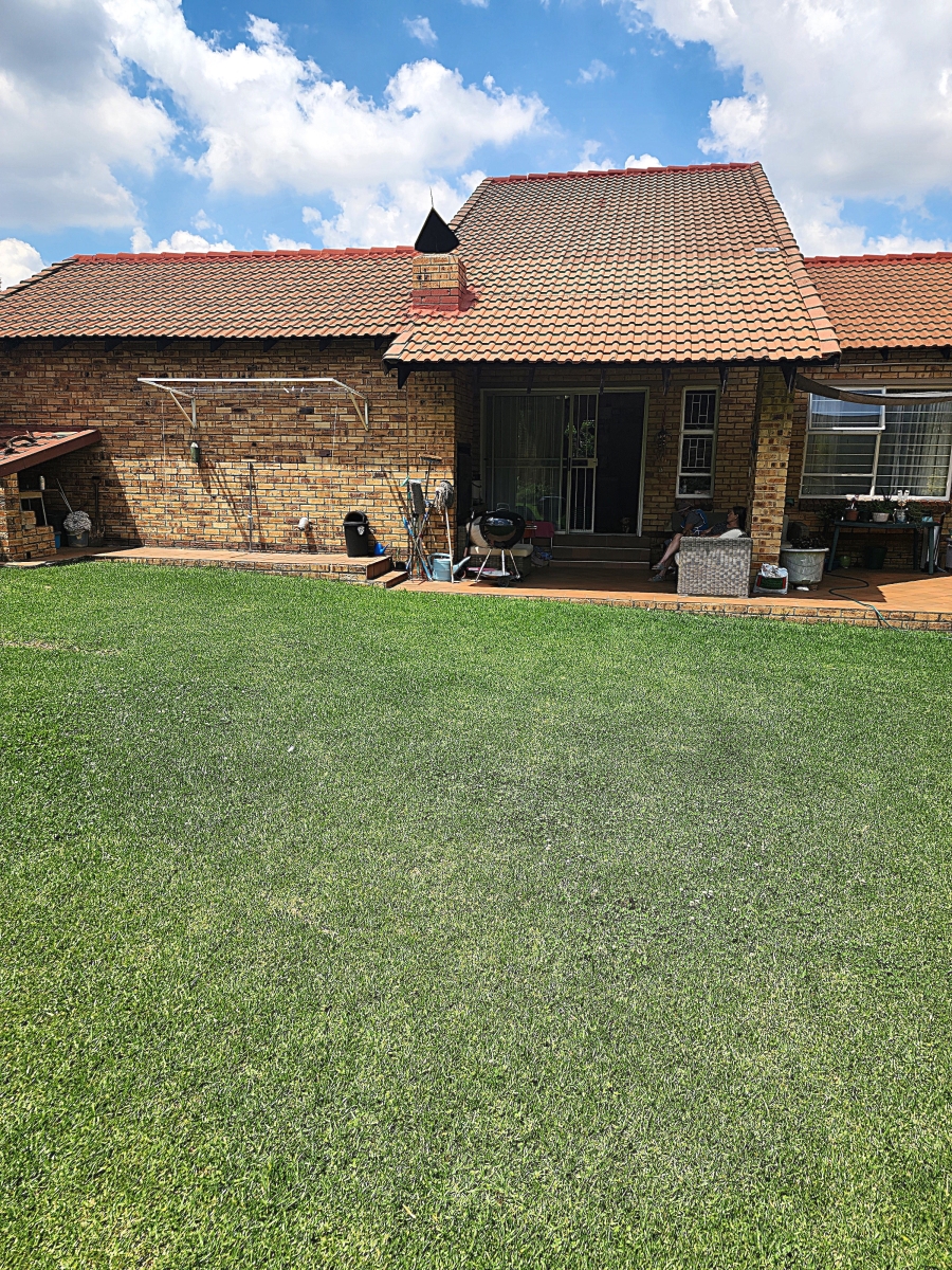 3 Bedroom Property for Sale in Radiokop Gauteng