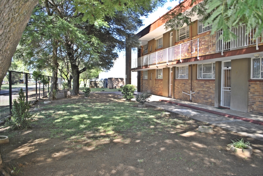 2 Bedroom Property for Sale in Greenhills Gauteng
