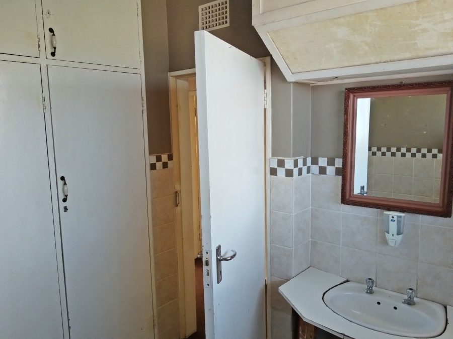 2 Bedroom Property for Sale in Greenhills Gauteng