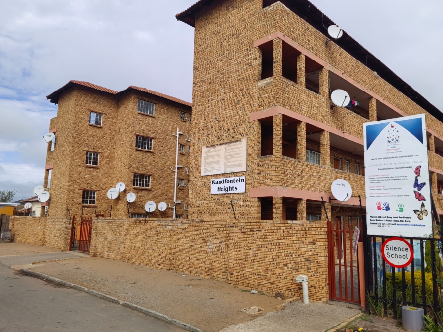 1 Bedroom Property for Sale in Randfontein Central Gauteng