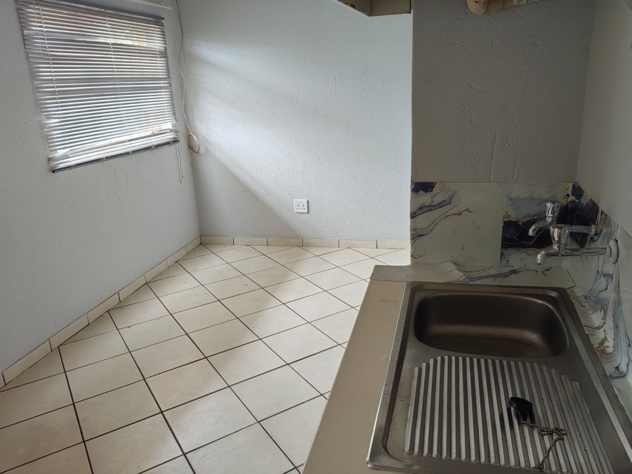 1 Bedroom Property for Sale in Randfontein Central Gauteng