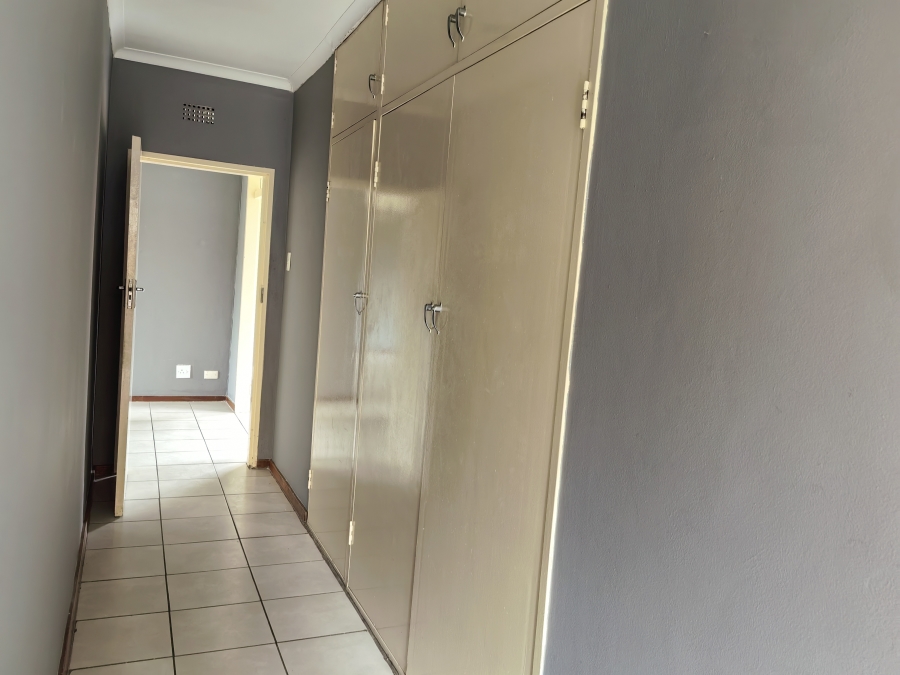 3 Bedroom Property for Sale in Luipaardsvlei Gauteng