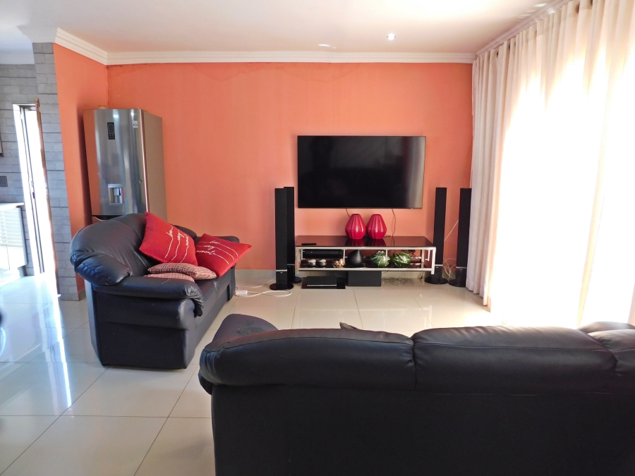 4 Bedroom Property for Sale in Witpoortjie Gauteng