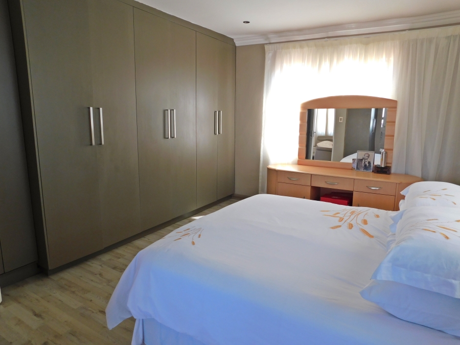 4 Bedroom Property for Sale in Witpoortjie Gauteng