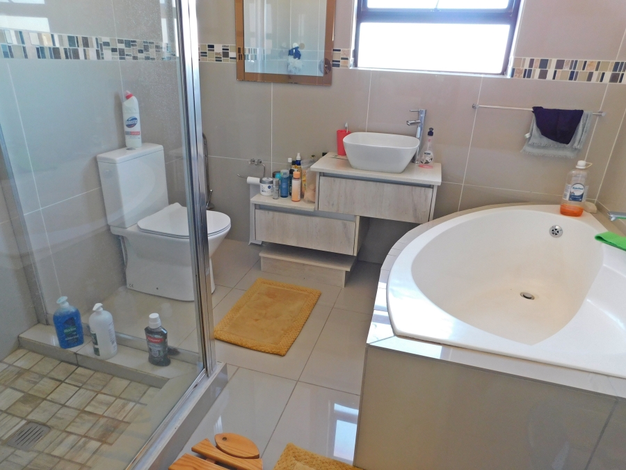 4 Bedroom Property for Sale in Witpoortjie Gauteng