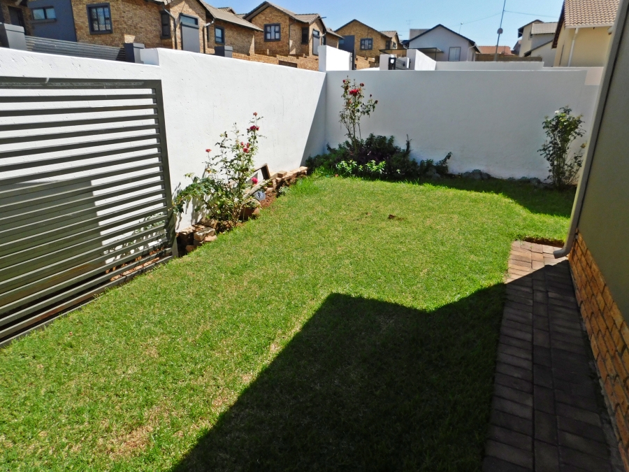 4 Bedroom Property for Sale in Witpoortjie Gauteng