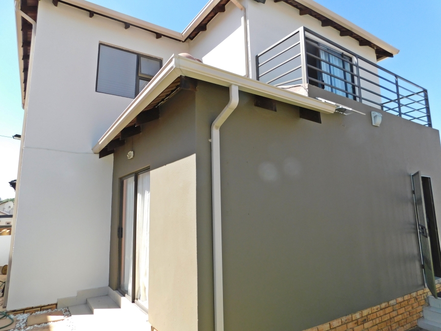 4 Bedroom Property for Sale in Witpoortjie Gauteng