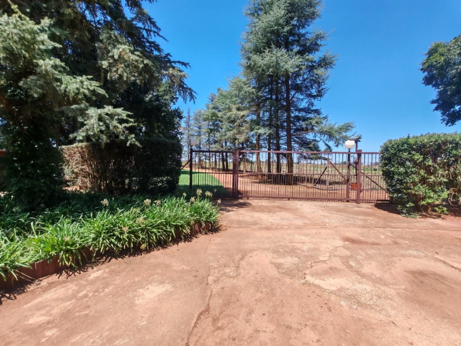 10 Bedroom Property for Sale in Tarlton Gauteng