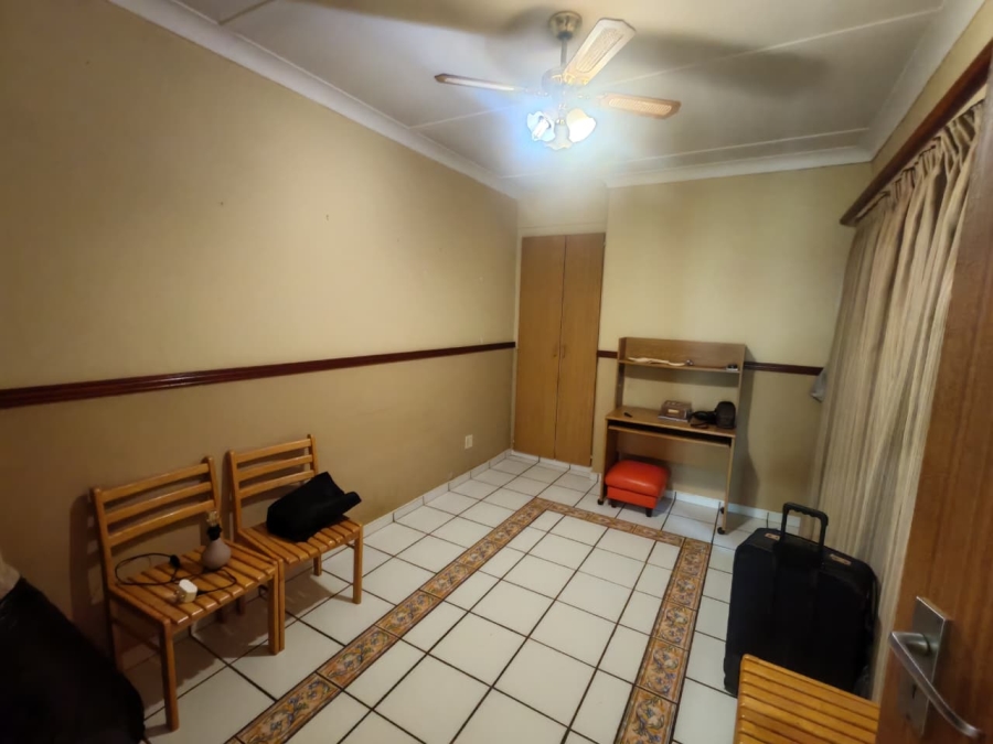 10 Bedroom Property for Sale in Tarlton Gauteng