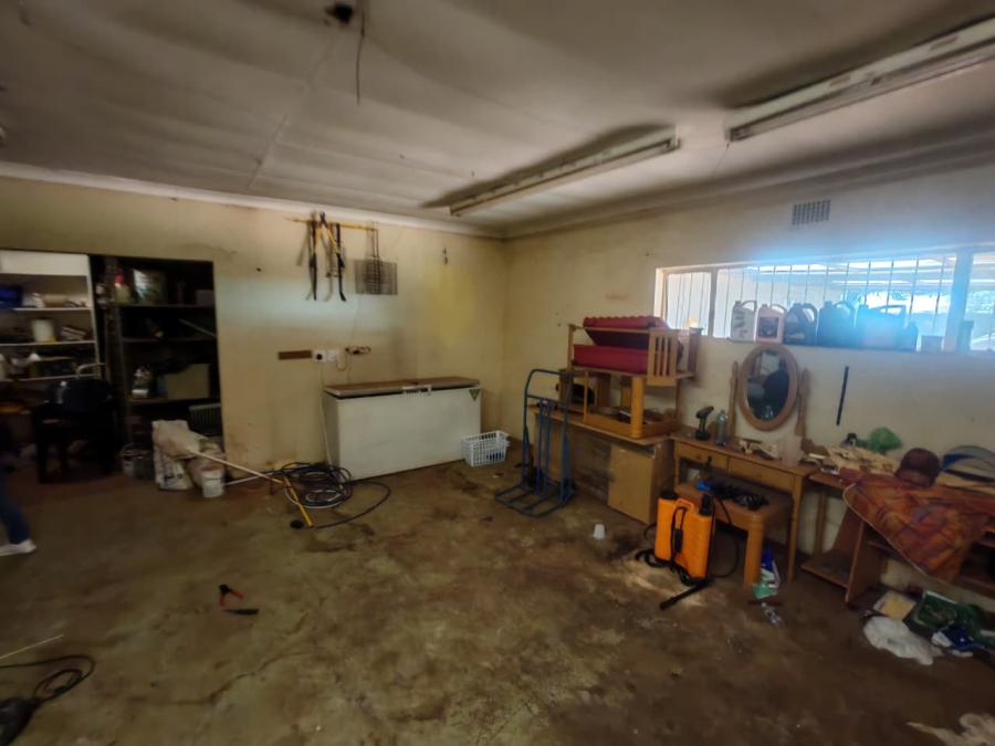 10 Bedroom Property for Sale in Tarlton Gauteng