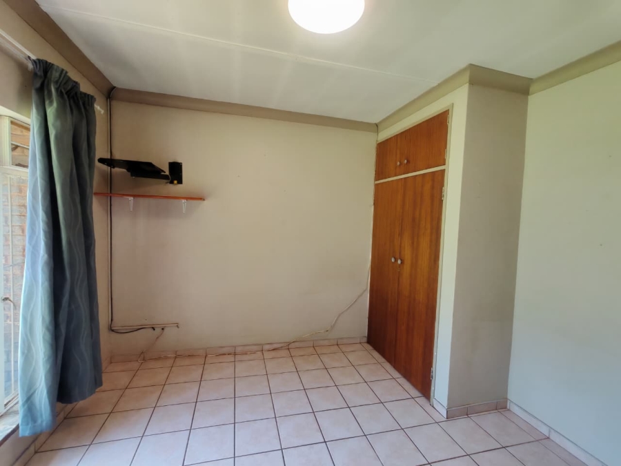 10 Bedroom Property for Sale in Tarlton Gauteng