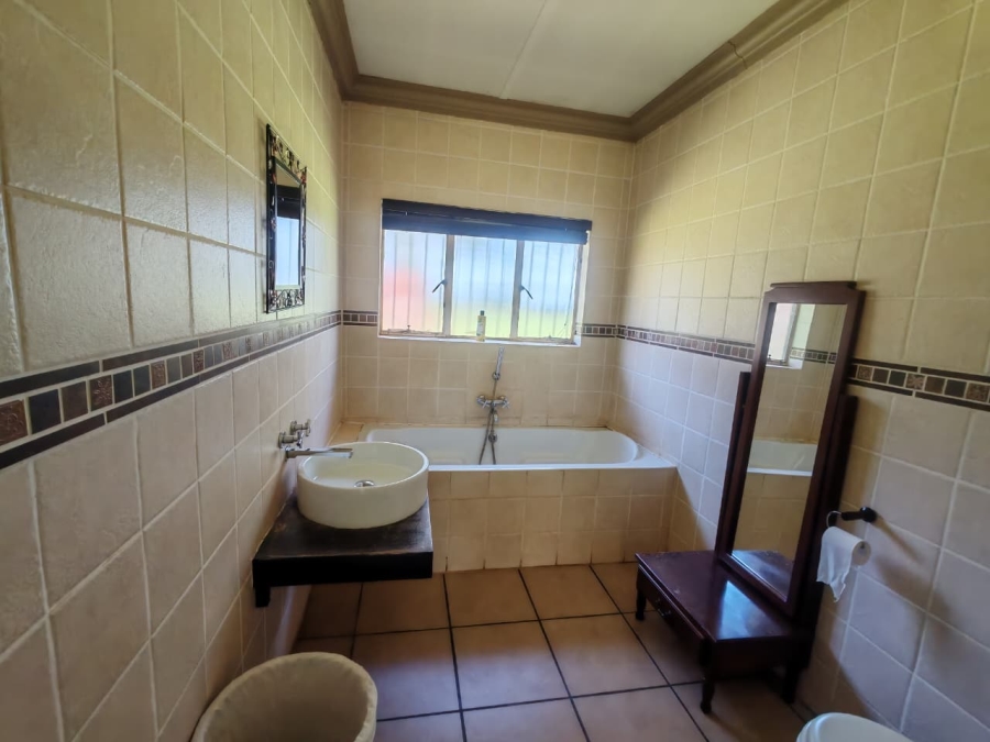 10 Bedroom Property for Sale in Tarlton Gauteng
