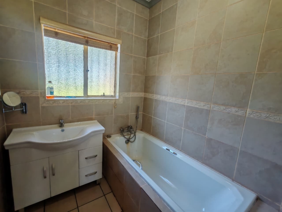 10 Bedroom Property for Sale in Tarlton Gauteng