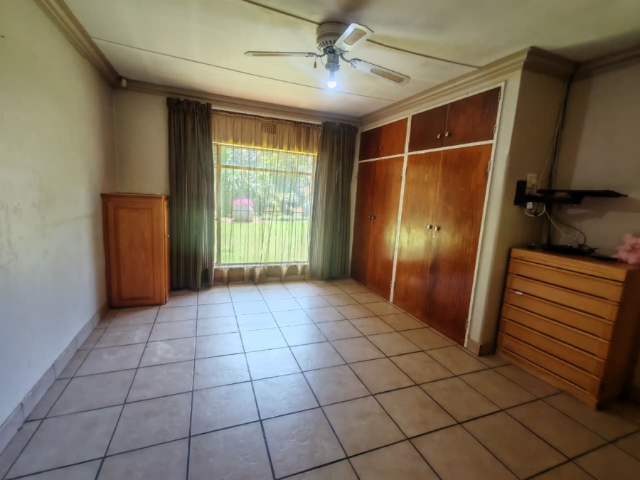 10 Bedroom Property for Sale in Tarlton Gauteng