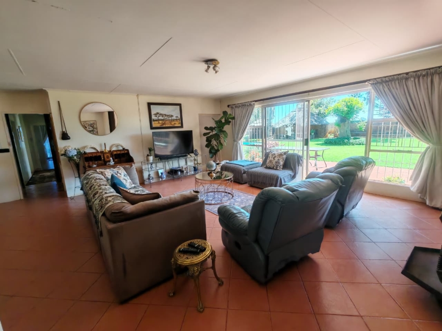 10 Bedroom Property for Sale in Tarlton Gauteng