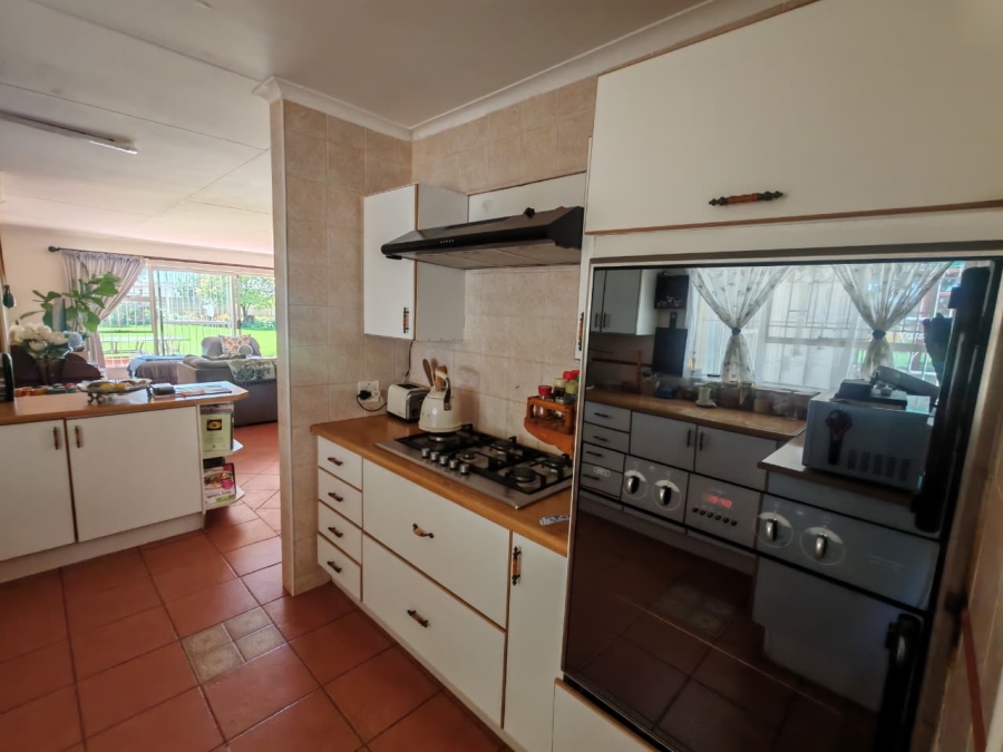 10 Bedroom Property for Sale in Tarlton Gauteng