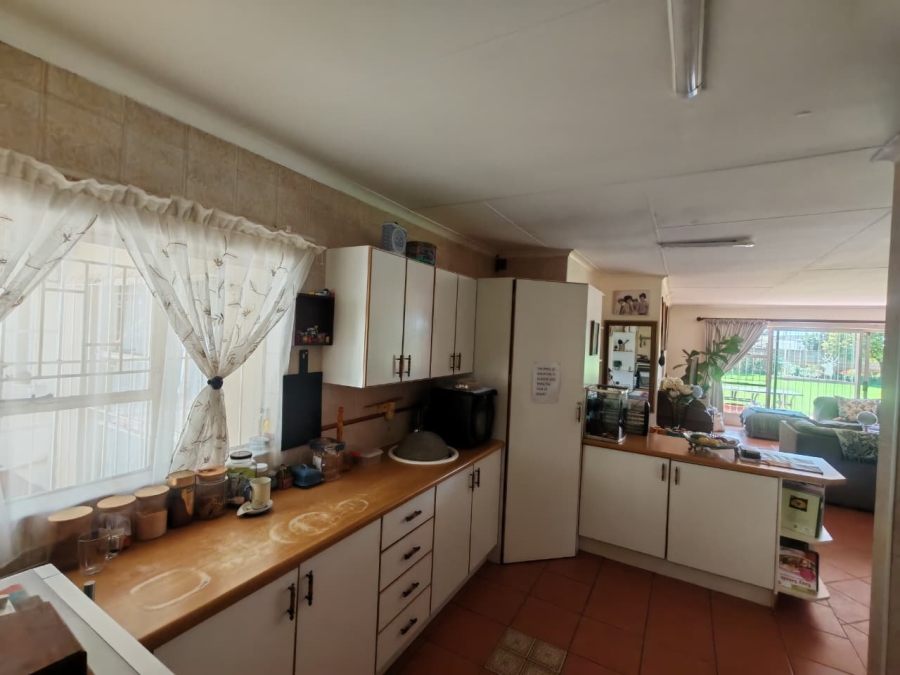 10 Bedroom Property for Sale in Tarlton Gauteng