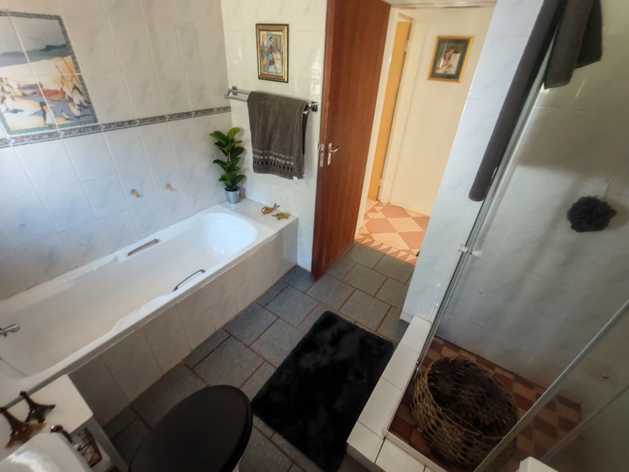 10 Bedroom Property for Sale in Tarlton Gauteng