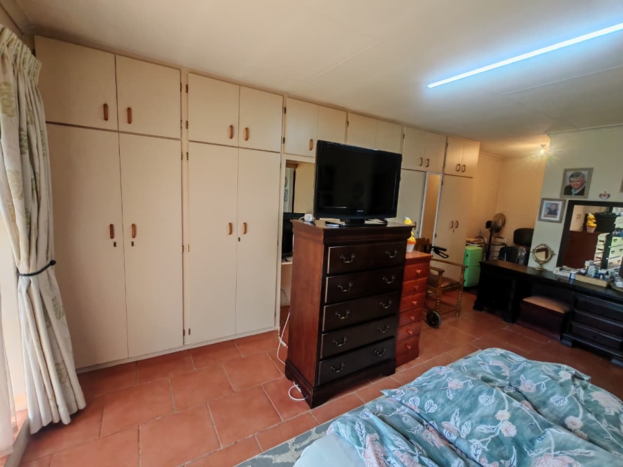 10 Bedroom Property for Sale in Tarlton Gauteng