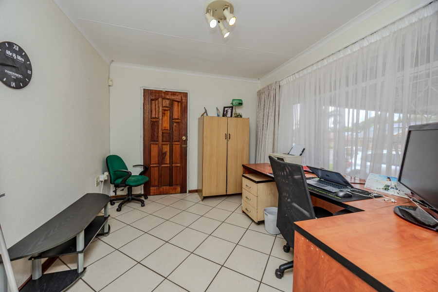 4 Bedroom Property for Sale in Helderkruin Gauteng