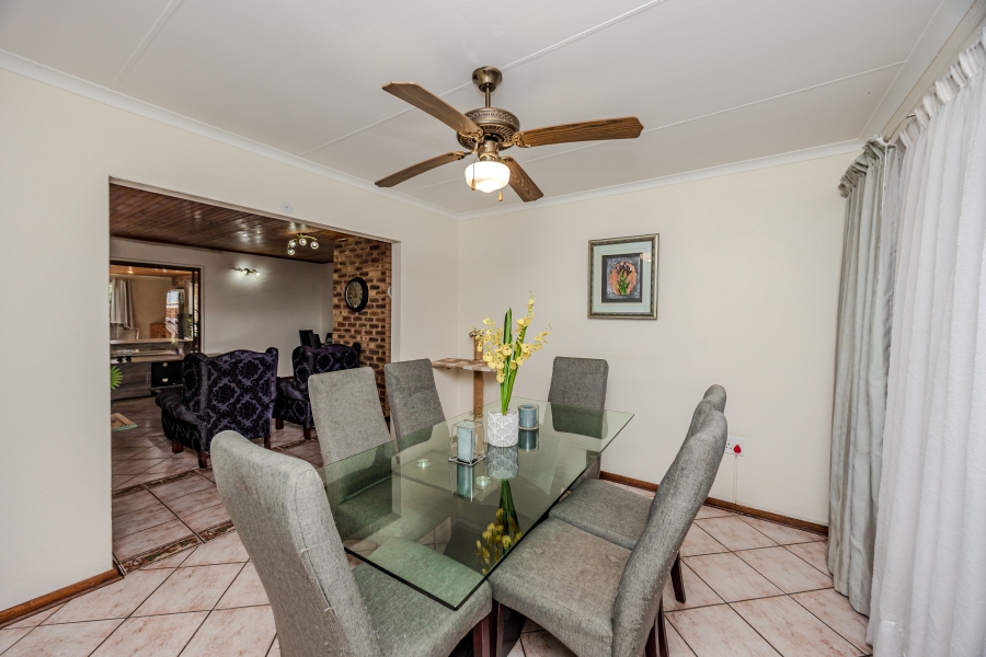 4 Bedroom Property for Sale in Helderkruin Gauteng