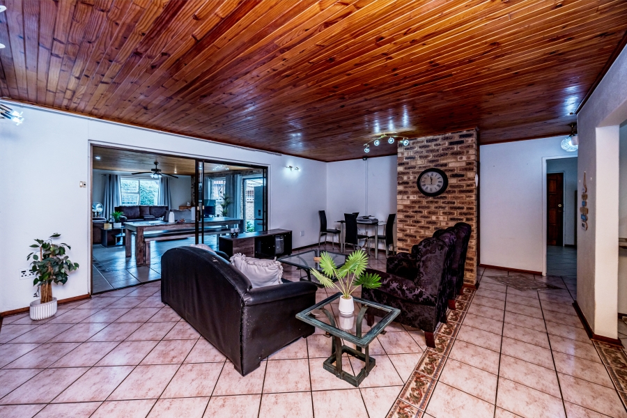 4 Bedroom Property for Sale in Helderkruin Gauteng