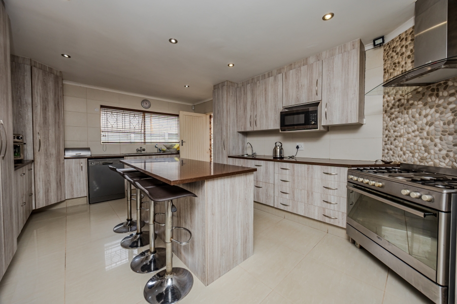 4 Bedroom Property for Sale in Helderkruin Gauteng