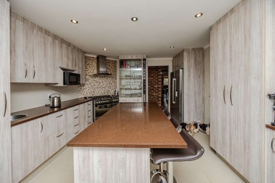 4 Bedroom Property for Sale in Helderkruin Gauteng