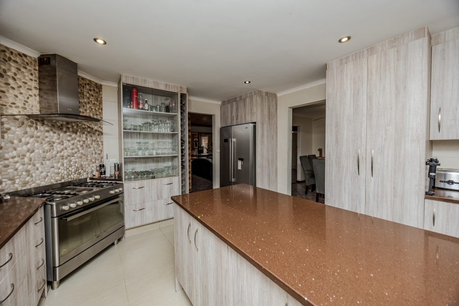 4 Bedroom Property for Sale in Helderkruin Gauteng