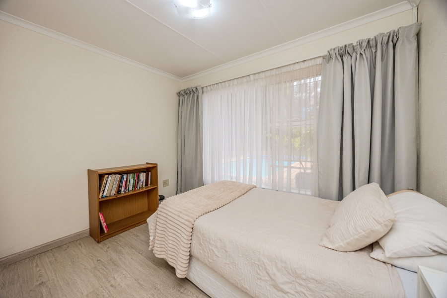 4 Bedroom Property for Sale in Helderkruin Gauteng