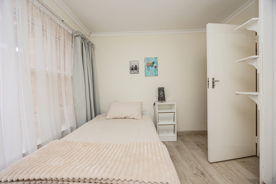 4 Bedroom Property for Sale in Helderkruin Gauteng