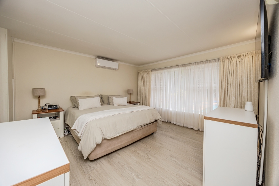 4 Bedroom Property for Sale in Helderkruin Gauteng