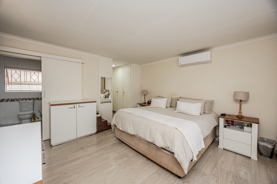 4 Bedroom Property for Sale in Helderkruin Gauteng