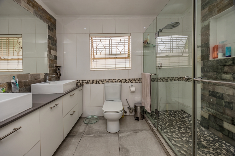 4 Bedroom Property for Sale in Helderkruin Gauteng