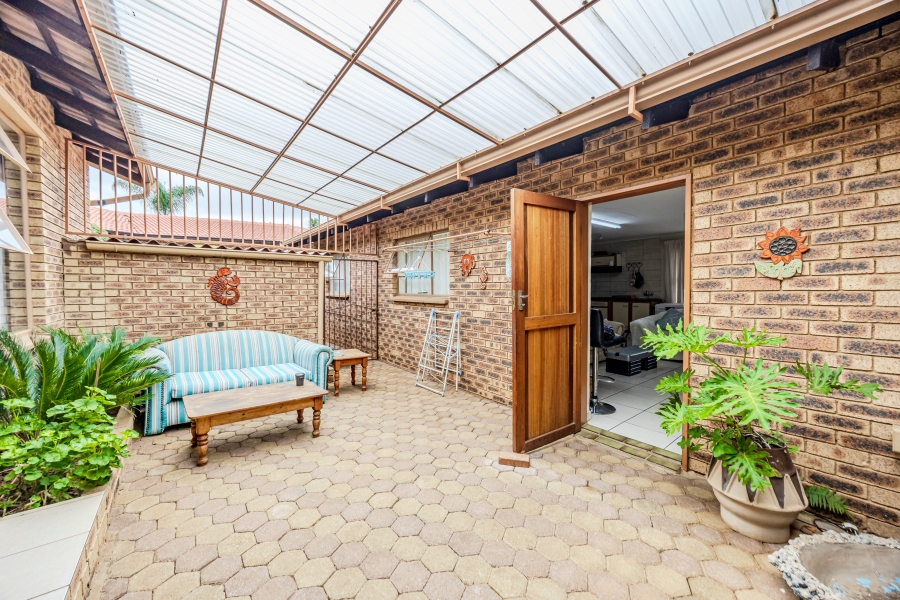 4 Bedroom Property for Sale in Helderkruin Gauteng