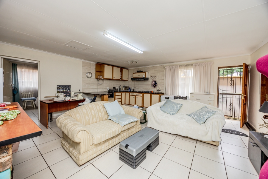 4 Bedroom Property for Sale in Helderkruin Gauteng