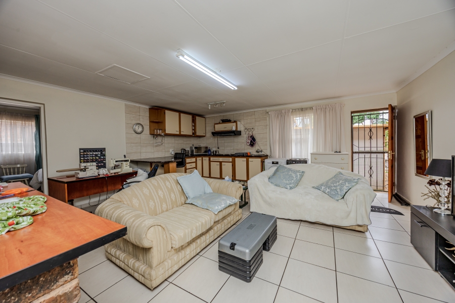 4 Bedroom Property for Sale in Helderkruin Gauteng