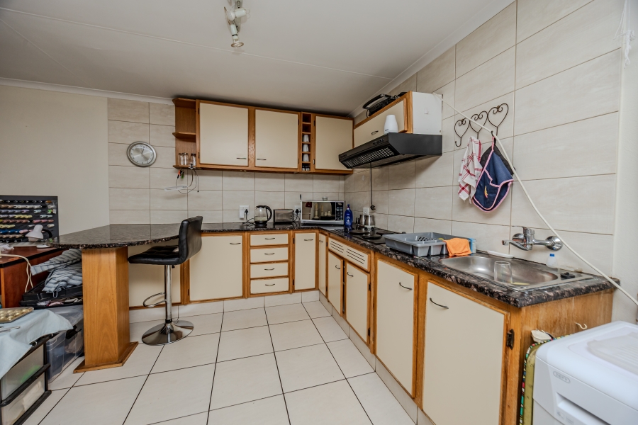 4 Bedroom Property for Sale in Helderkruin Gauteng