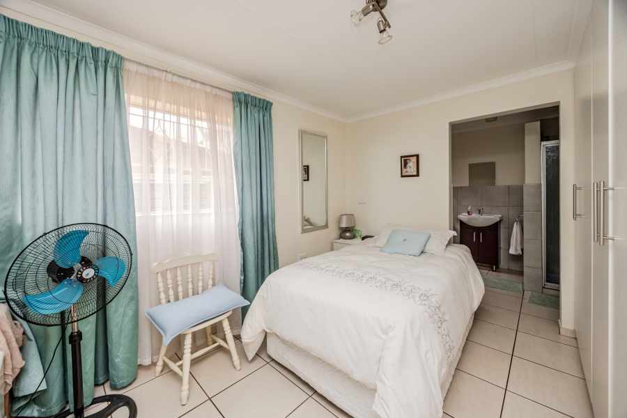 4 Bedroom Property for Sale in Helderkruin Gauteng