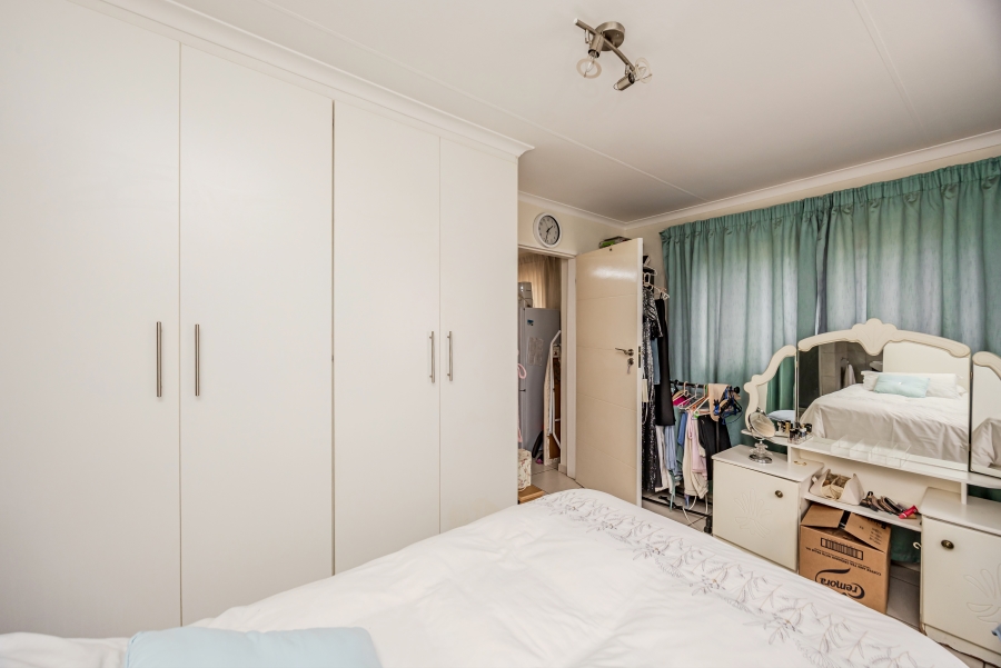 4 Bedroom Property for Sale in Helderkruin Gauteng