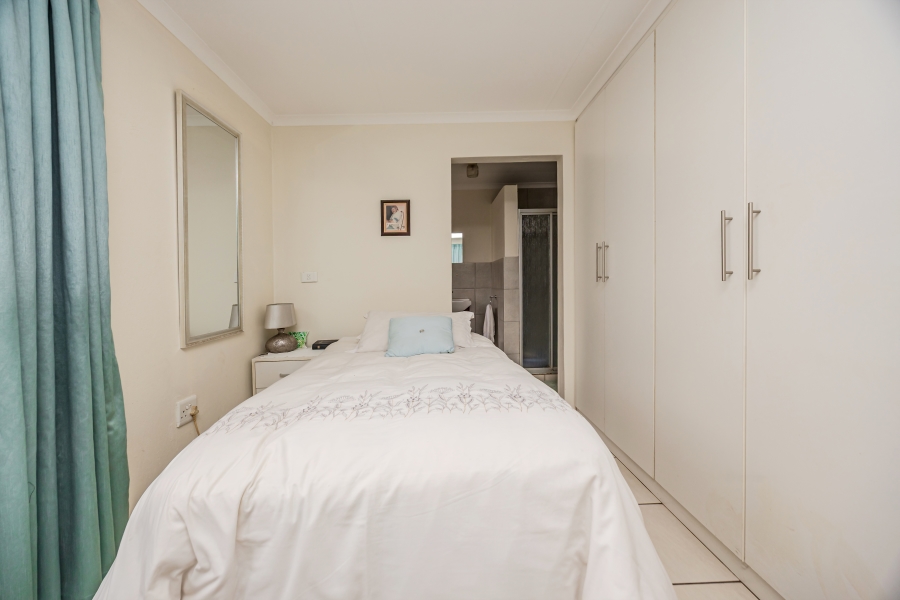 4 Bedroom Property for Sale in Helderkruin Gauteng