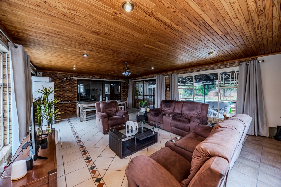 4 Bedroom Property for Sale in Helderkruin Gauteng