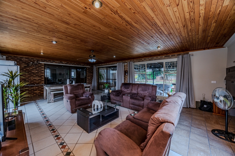 4 Bedroom Property for Sale in Helderkruin Gauteng