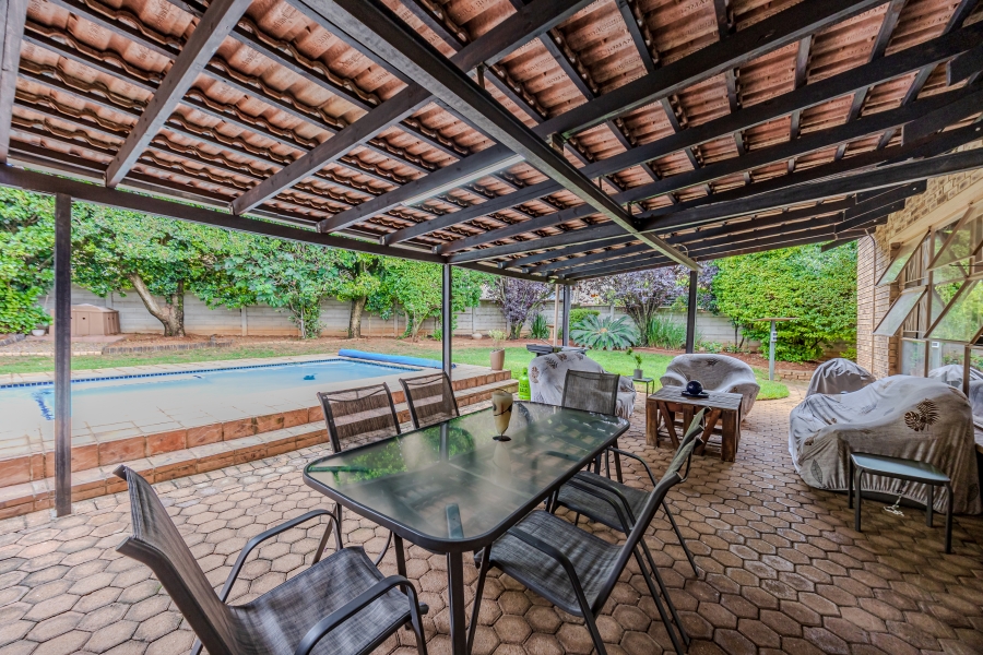 4 Bedroom Property for Sale in Helderkruin Gauteng