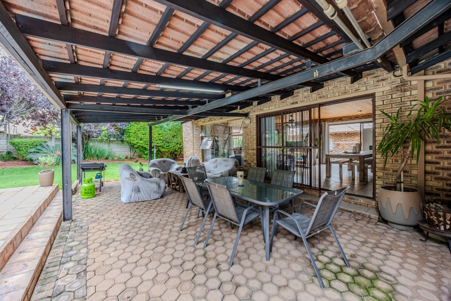 4 Bedroom Property for Sale in Helderkruin Gauteng